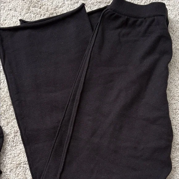 Women’s Black 2 piece Sweater Set XL - Picture 3 of 5